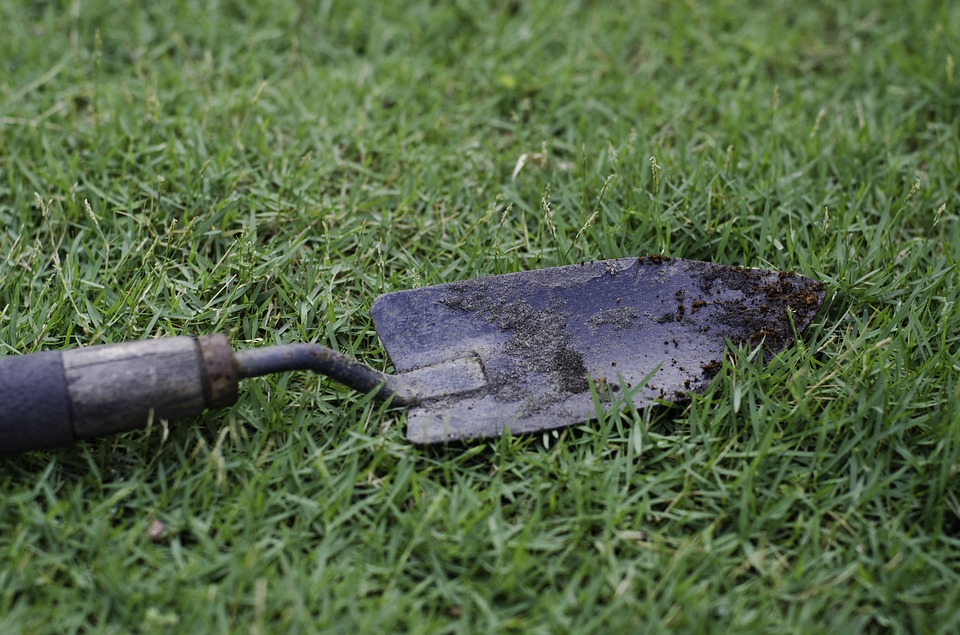 10 Recommended Gardening Tools In The